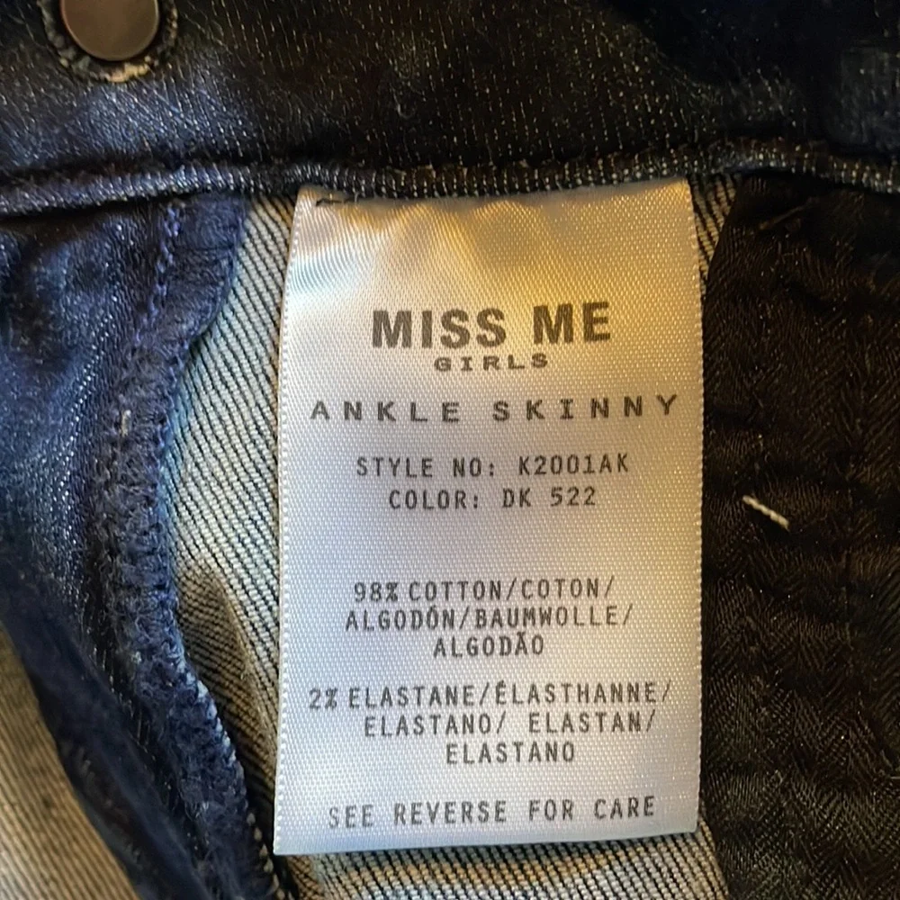 Miss Me Girls skinny ankle blue jean with embroidery detailing. Girls size 8